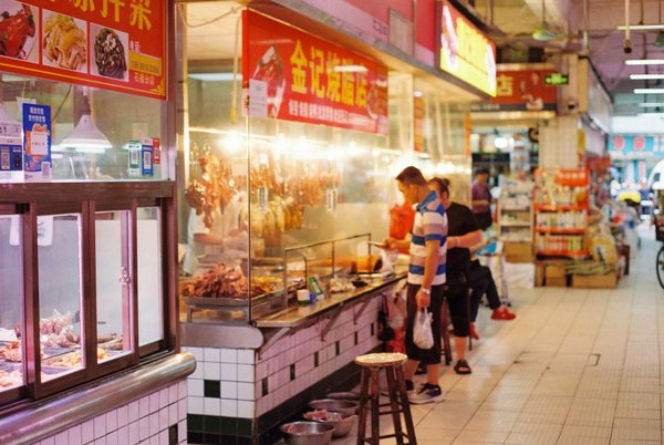 Revamping a Traditional Bar into a Stylish Cocktail Haven: Key Steps to a Winning Redesign